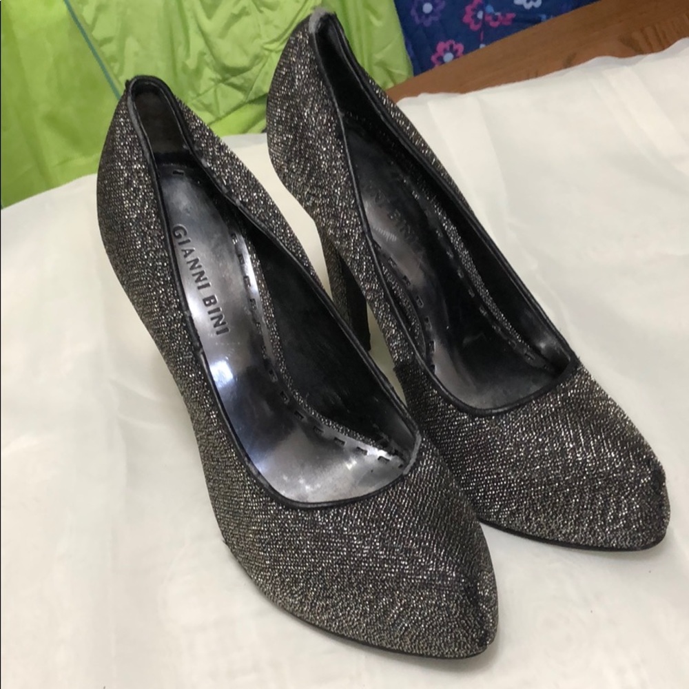 Giana Bini Black metallic pumps! Offer up💥💥💥